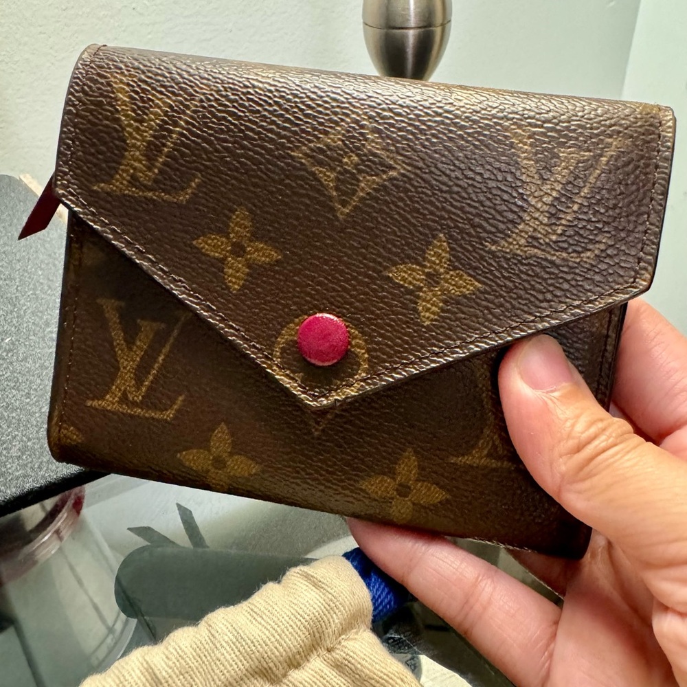 Louis Vuitton victorine wallet (SOLD)